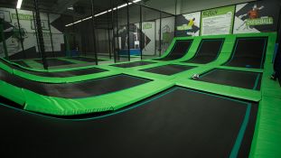 Trampoline am Wohnheim – Bild 2