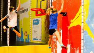 Trampoline am Wohnheim – Bild 5