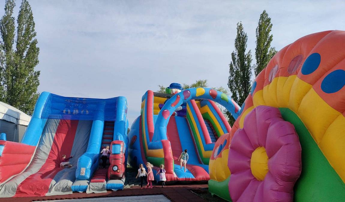 Kinderarena Vermietung Hüpfburgen und Zeltverleih – Bild 2