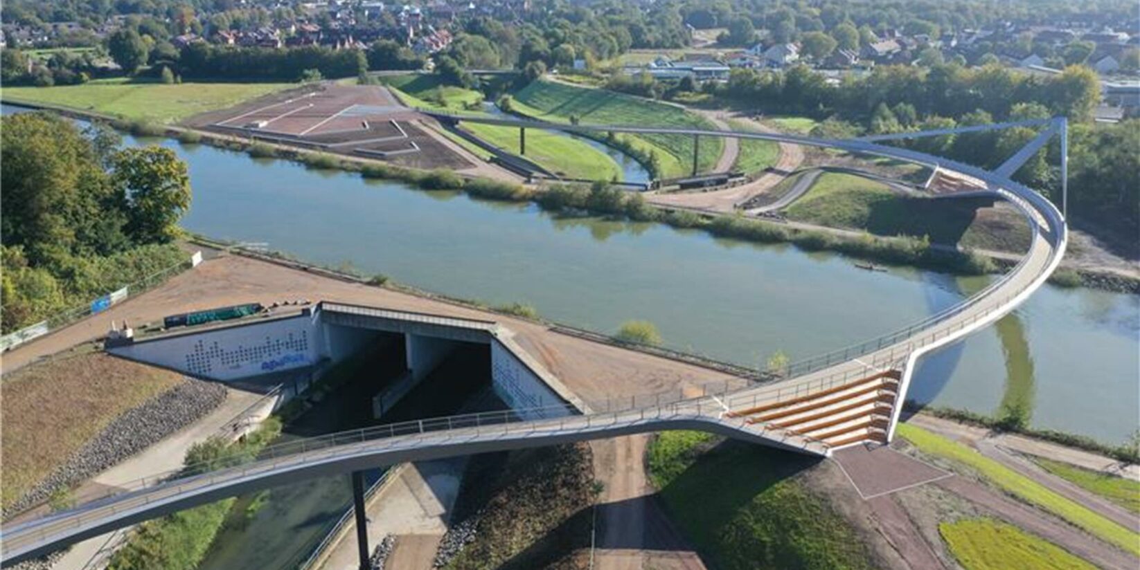Wasserkreuz Castrop-Rauxel (Emscherdurchlass & Brücke: Sprung über die Emscher) – Bild 4