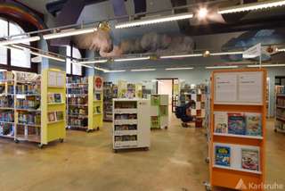 Kinder- und Jugend­­­bi­blio­thek – Bild 2