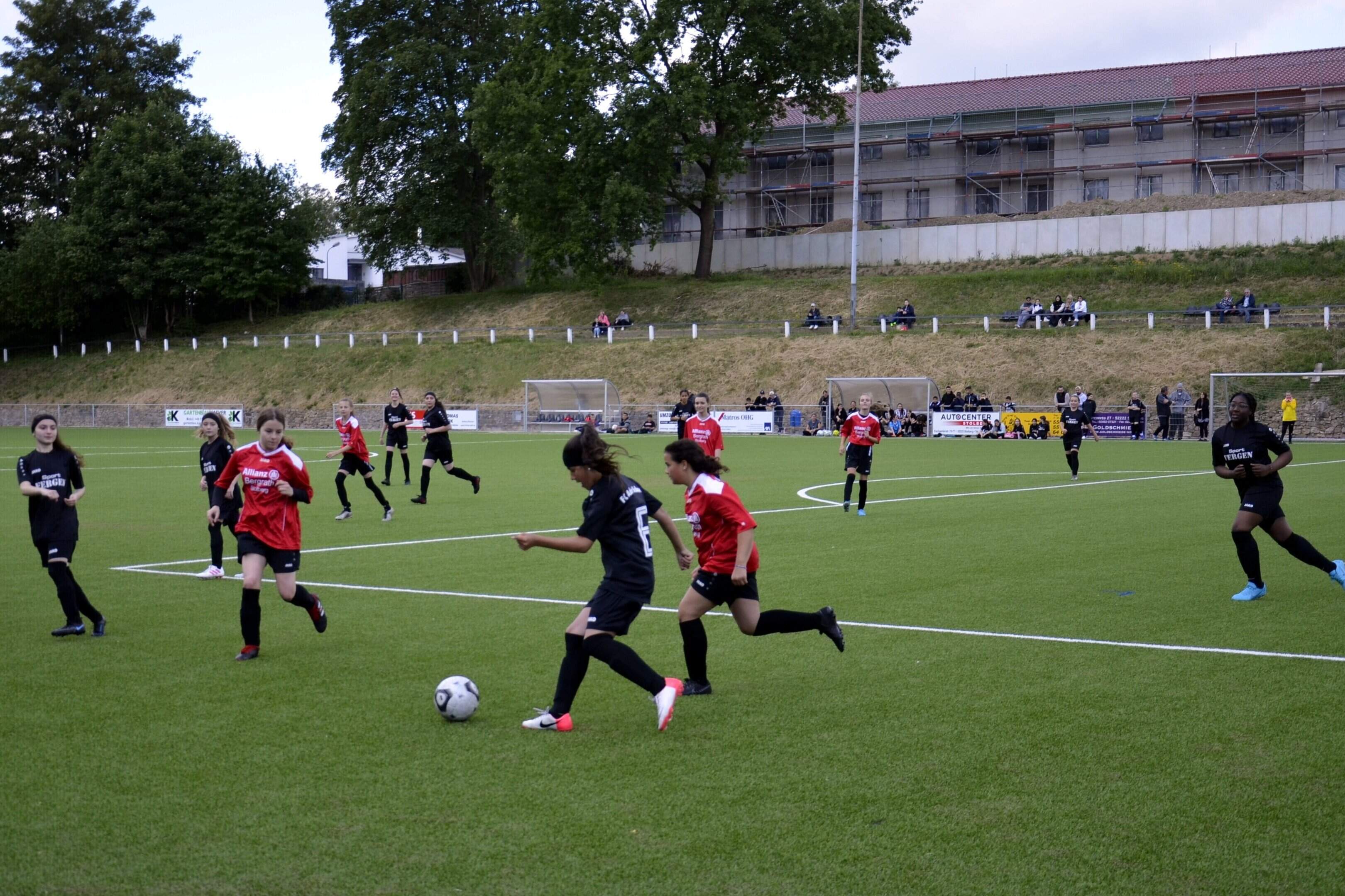 Alte fußballwiese zum Kicken – Bild 1