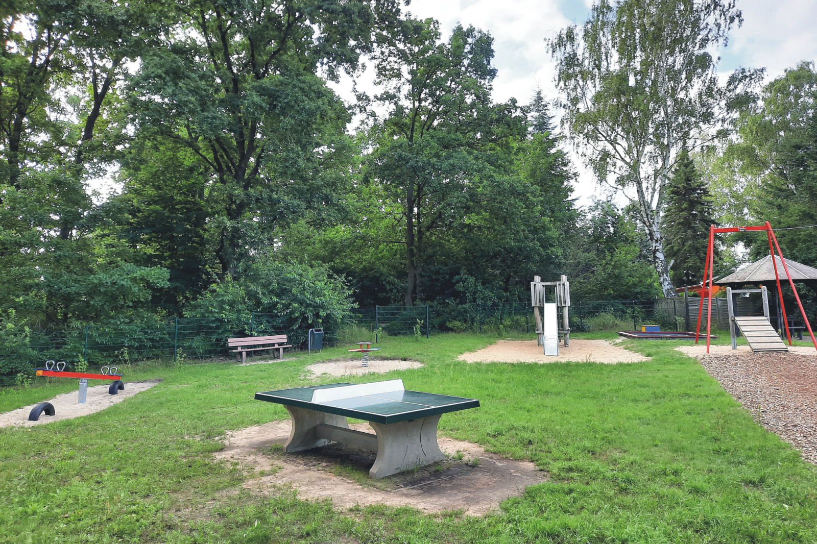 Spielplatz – Bild 1