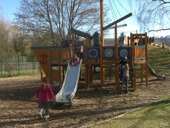 Spielplatz – Bild 1