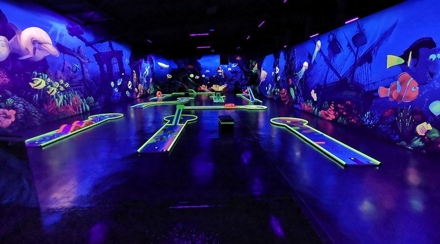 Blacklight Zone | 3D Schwarzlicht Minigolf – Bild 3