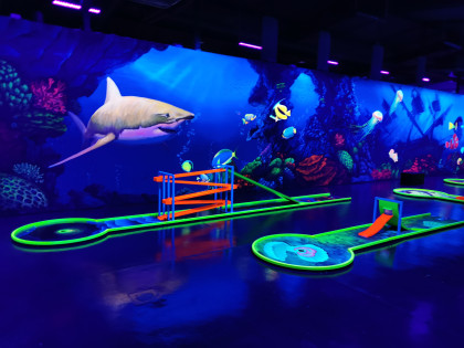 Blacklight Zone | 3D Schwarzlicht Minigolf – Bild 4
