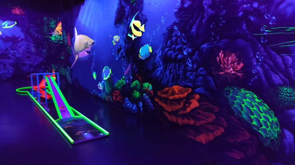 Blacklight Zone | 3D Schwarzlicht Minigolf – Bild 5