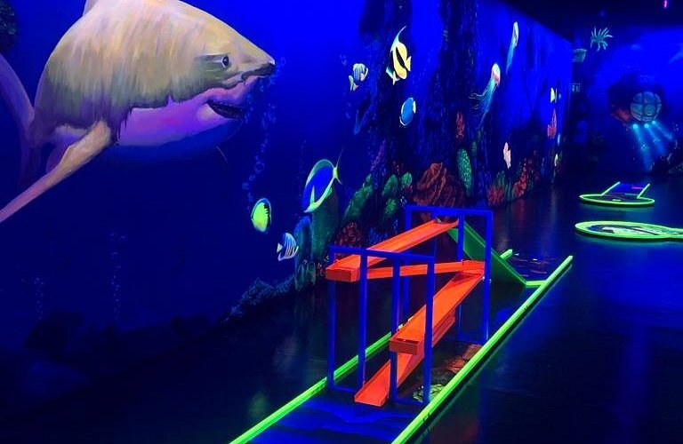 Blacklight Zone | 3D Schwarzlicht Minigolf – Bild 6