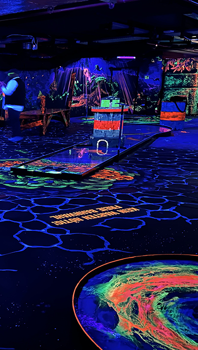 3D Neongolf – Schwarzlicht Minigolf München – Bild 1