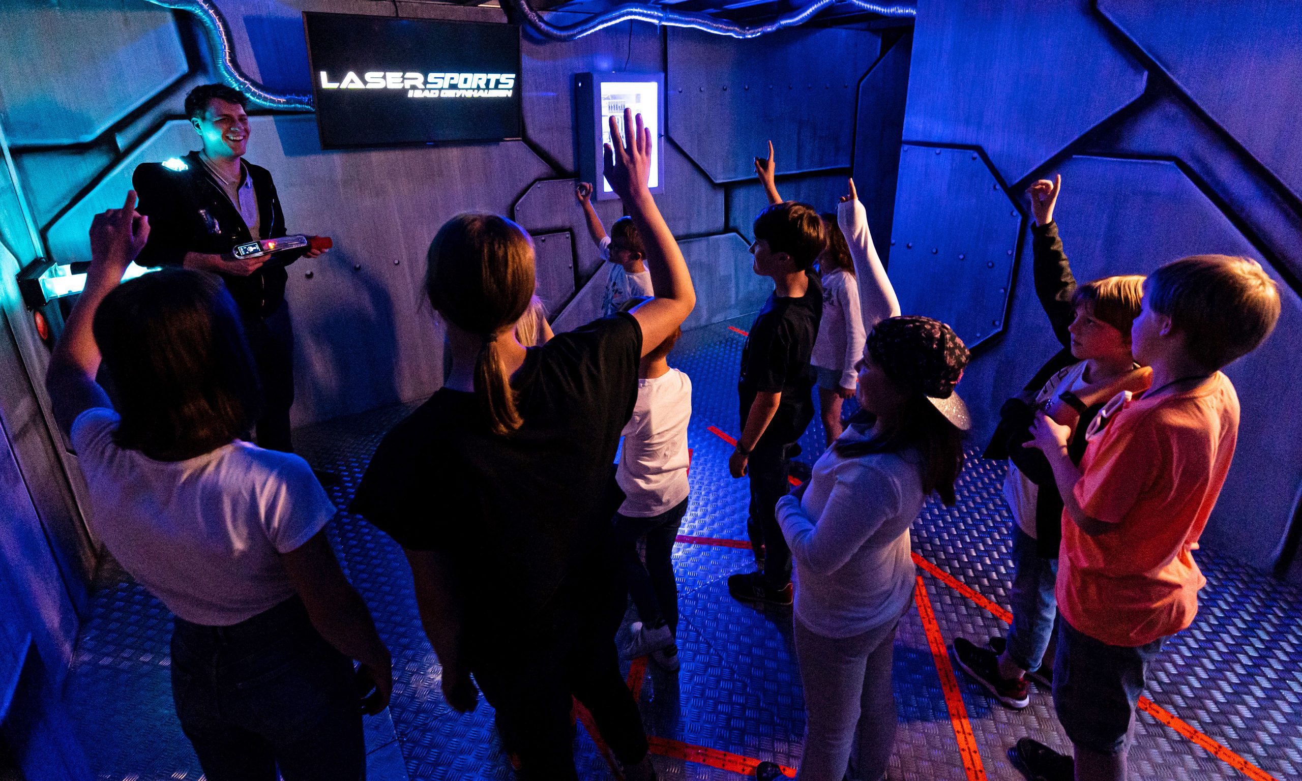 funXperience Bad Oeynhausen | LaserSports, NeonGolf, Mission: Room Escape – Bild 6