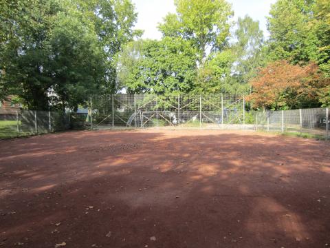 Spiel- und Bolzplatz Auf den Hufen – Bild 1