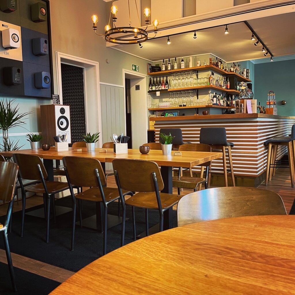 OWLs Listeningbar & Restaurant – Bild 3