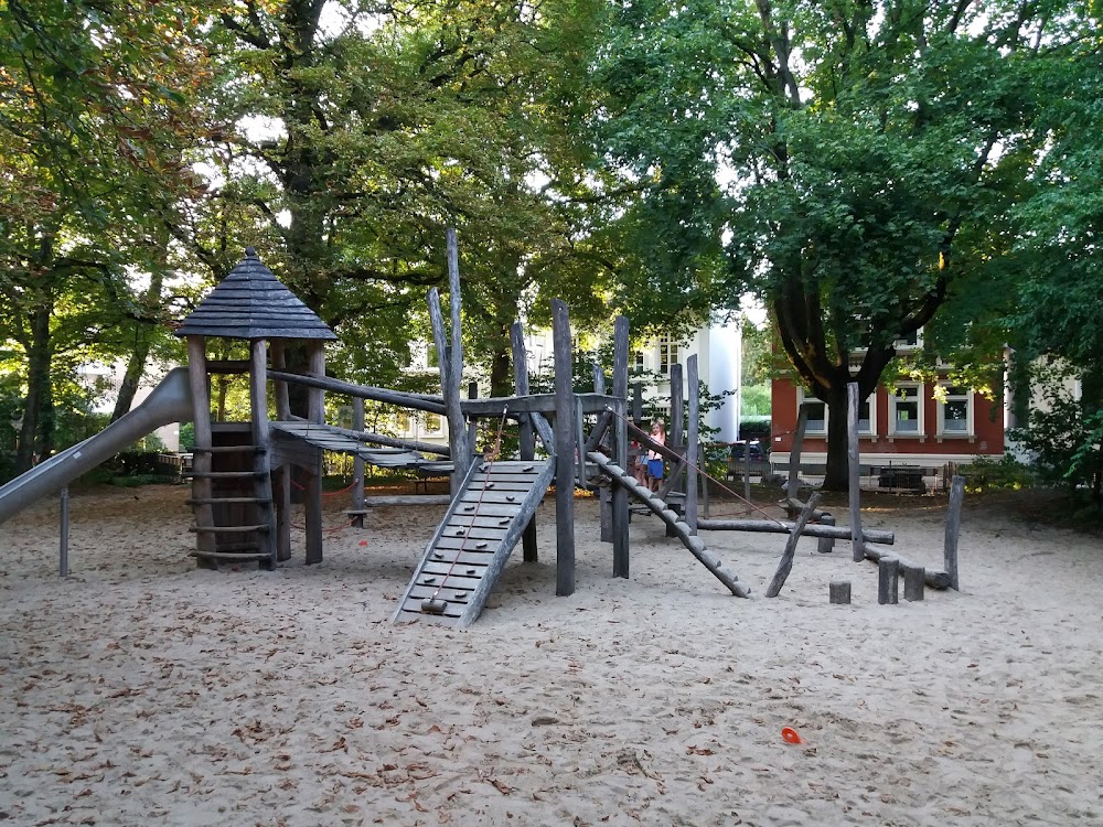 Spielplatz am Gustav-Heinemann-Platz – Bild 1