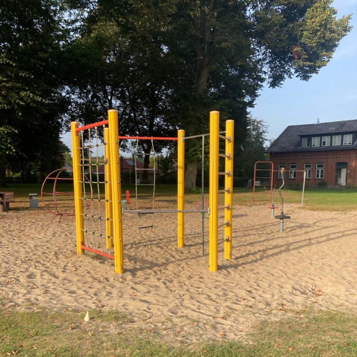Spielplatz am Dorfplatz – Bild 2