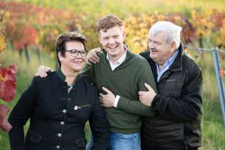 Weinbau-Heuriger Wölflinger Karl,Karin & Karl jun. – Bild 1