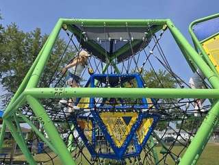 St. Theresa Park/Park of Hope Playground – Bild 1