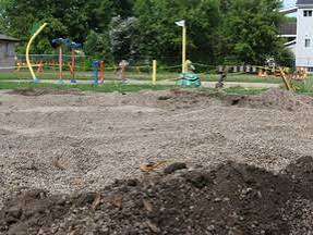 St. Theresa Park/Park of Hope Playground – Bild 3