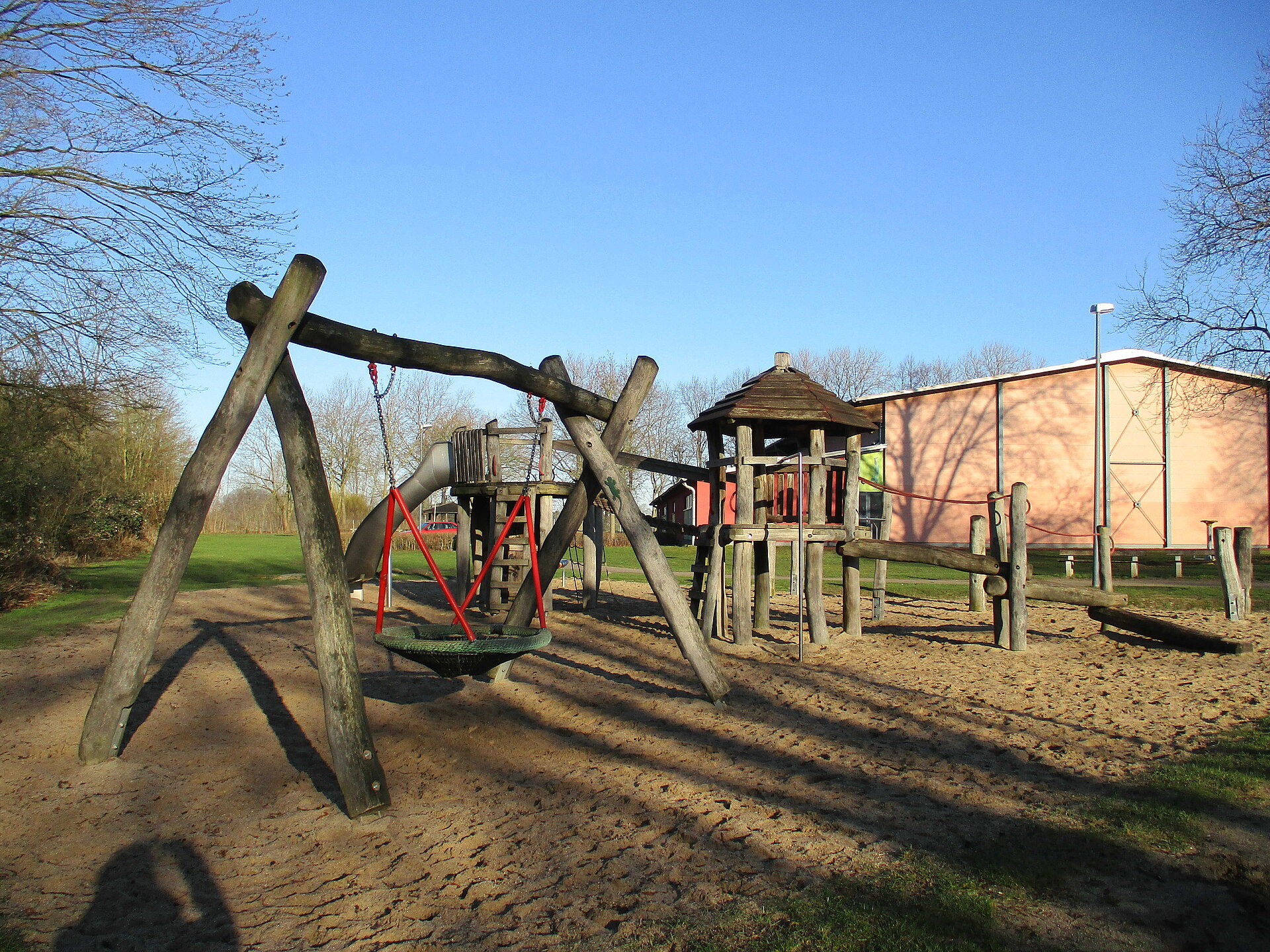 Spielplatz – Bild 1