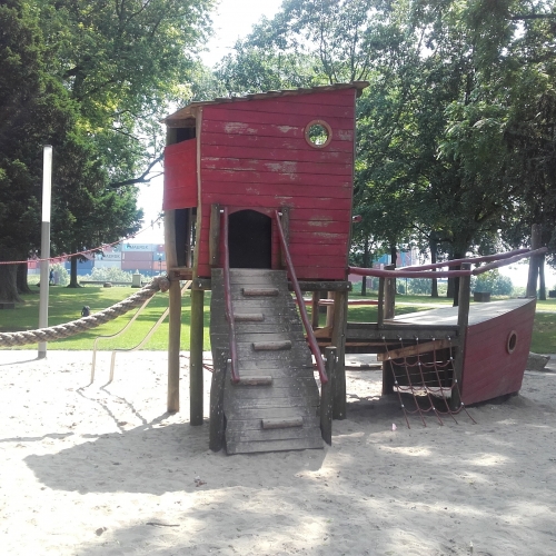 Spielplatz im Rheinpark in Emmerich – Bild 1