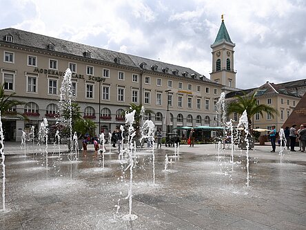 Wasserspiel am Marktplatz – Bild 1