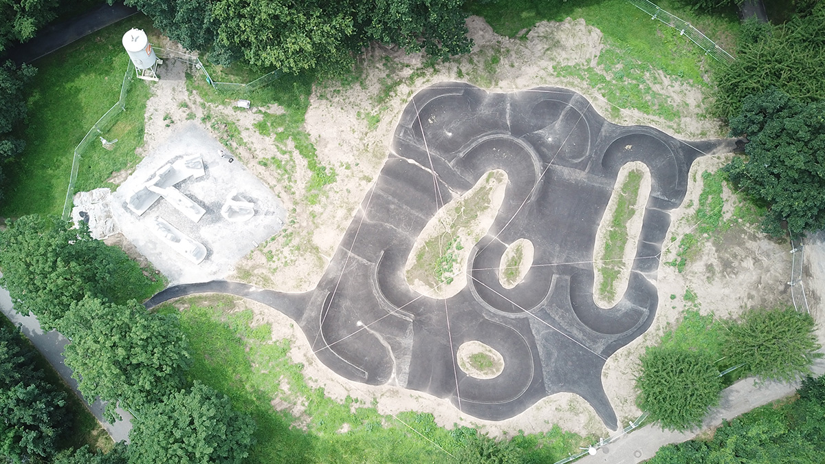 Pumptrack Rheinberg mit Kletterfelsen – Bild 2