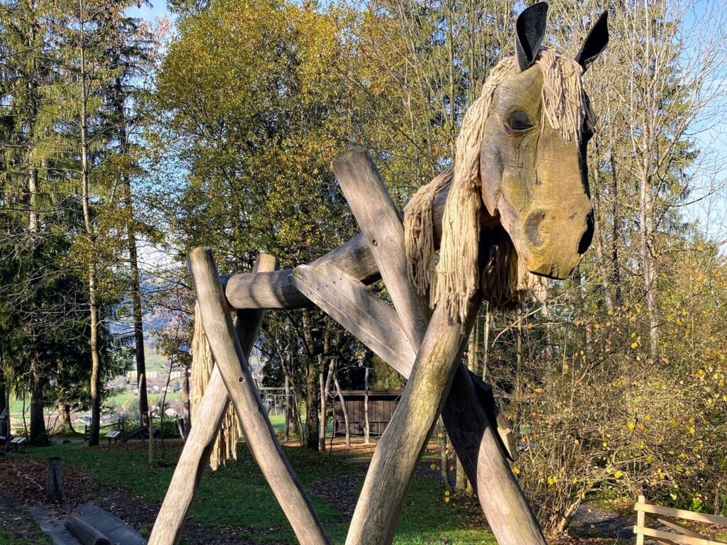 Bergwald-Spiele-Weg Holzerpfad – Bild 2