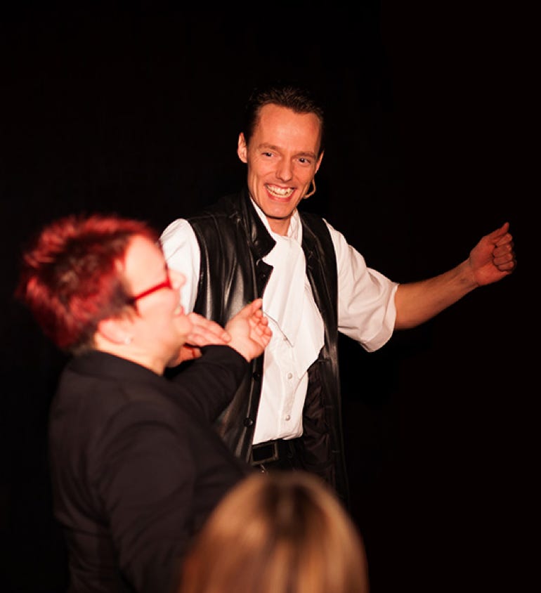 Zauberer Nürnberg - Philipp Schwarz - Zaubernde Hände – Bild 2