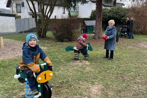 Spielplatz – Bild 1