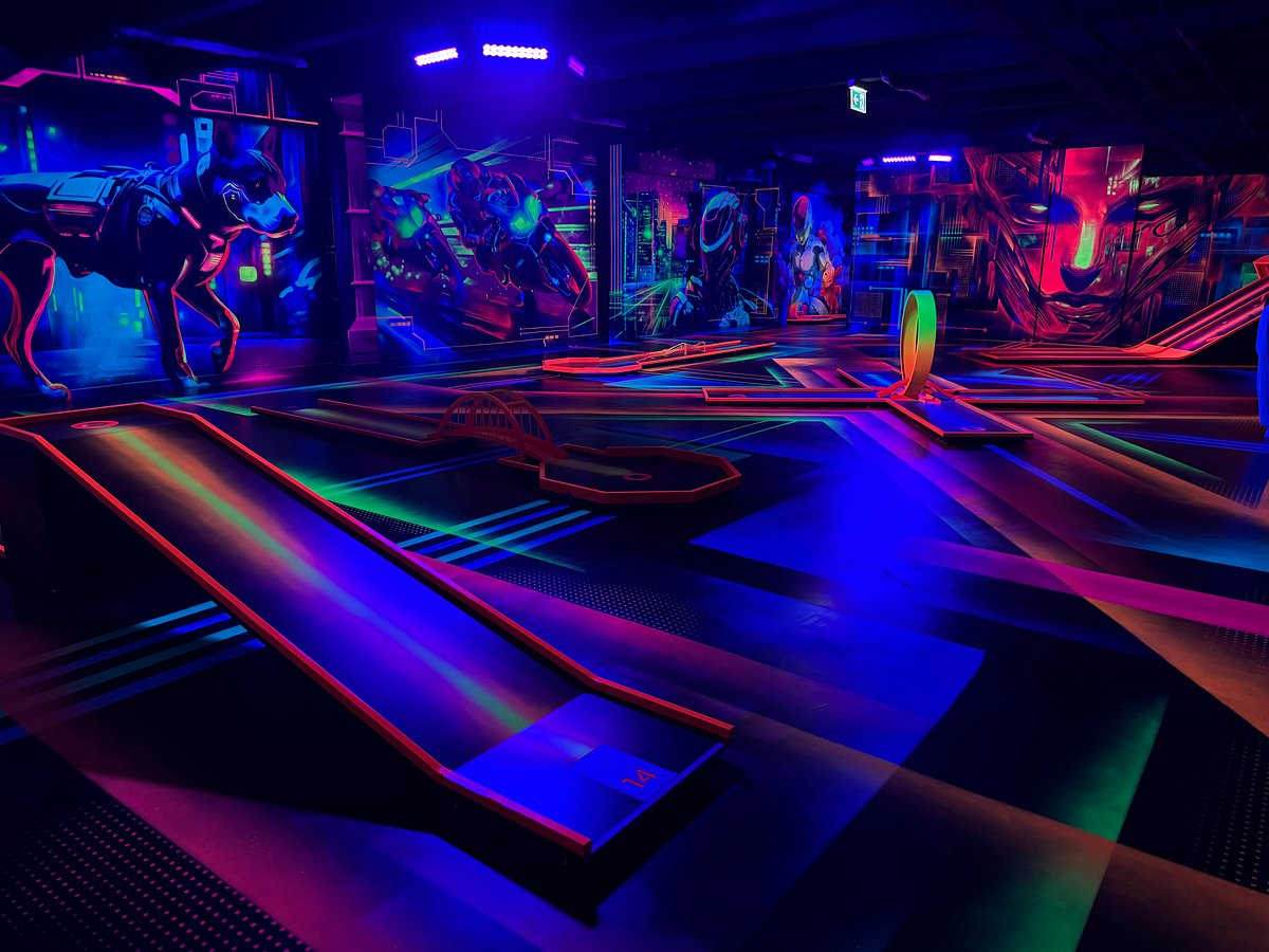 Gameplex Paderborn | Schwarzlicht 3D Minigolf • LightJumper • Billiard • Darts • Arcade – Bild 3