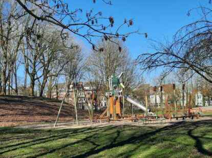 Spielplatz am Wall – Bild 1