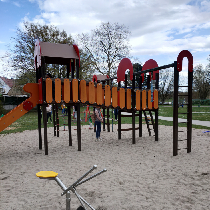 Spielplatz – Bild 1