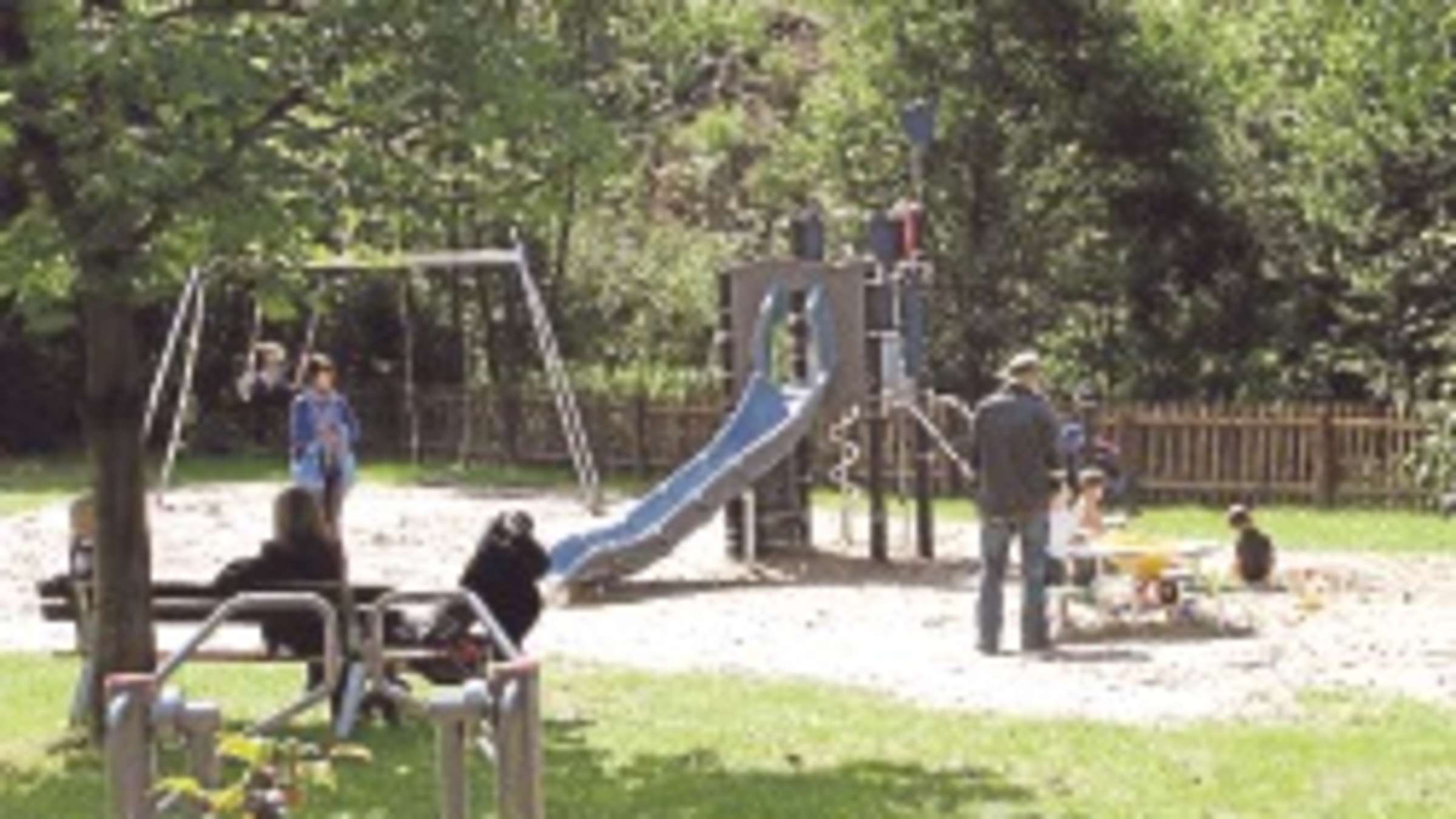 Generationen-Spielplatz – Bild 1