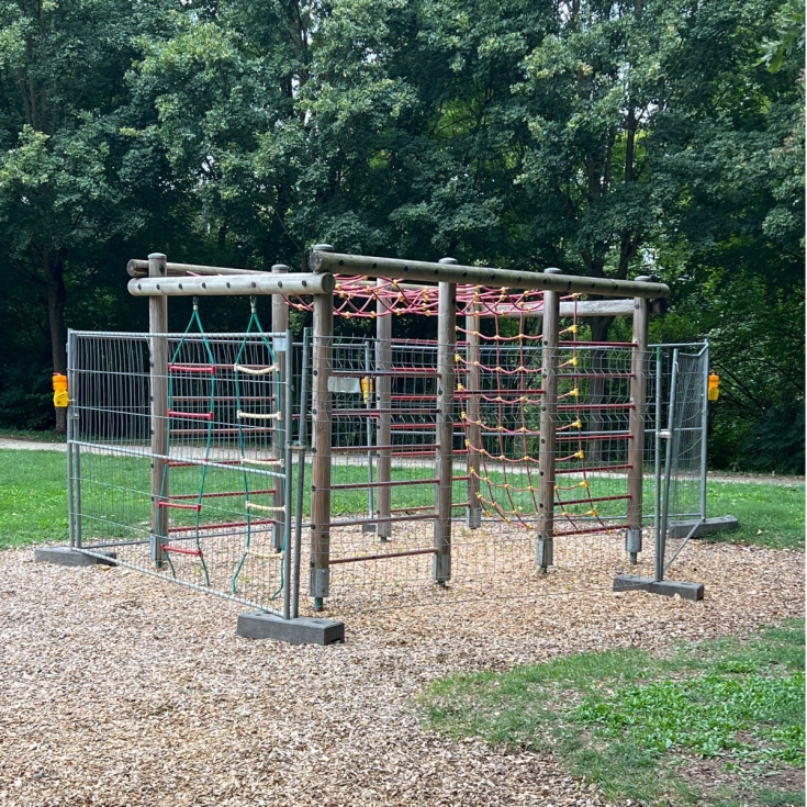 Kinderspielplatz am Friedhof – Bild 2