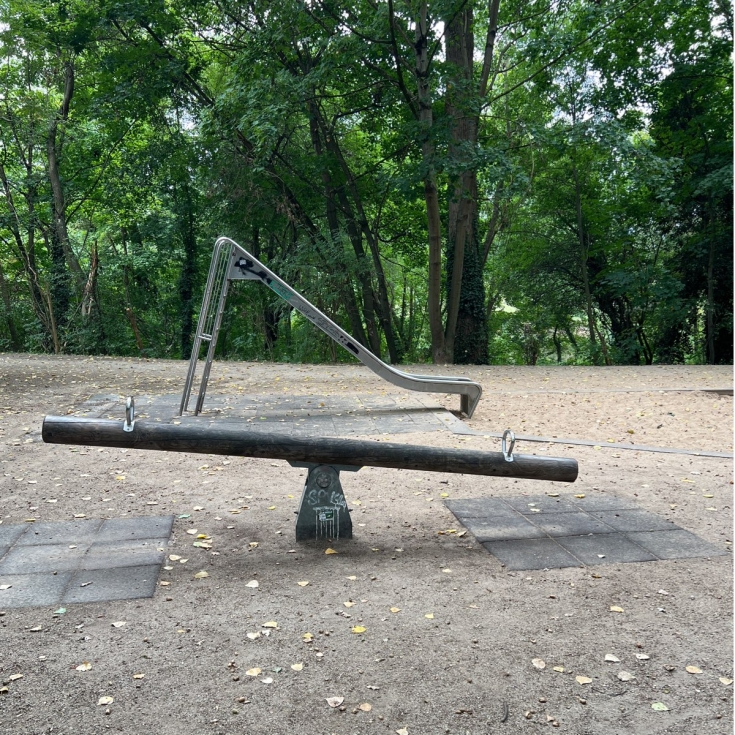 Kinderspielplatz am Friedhof – Bild 4