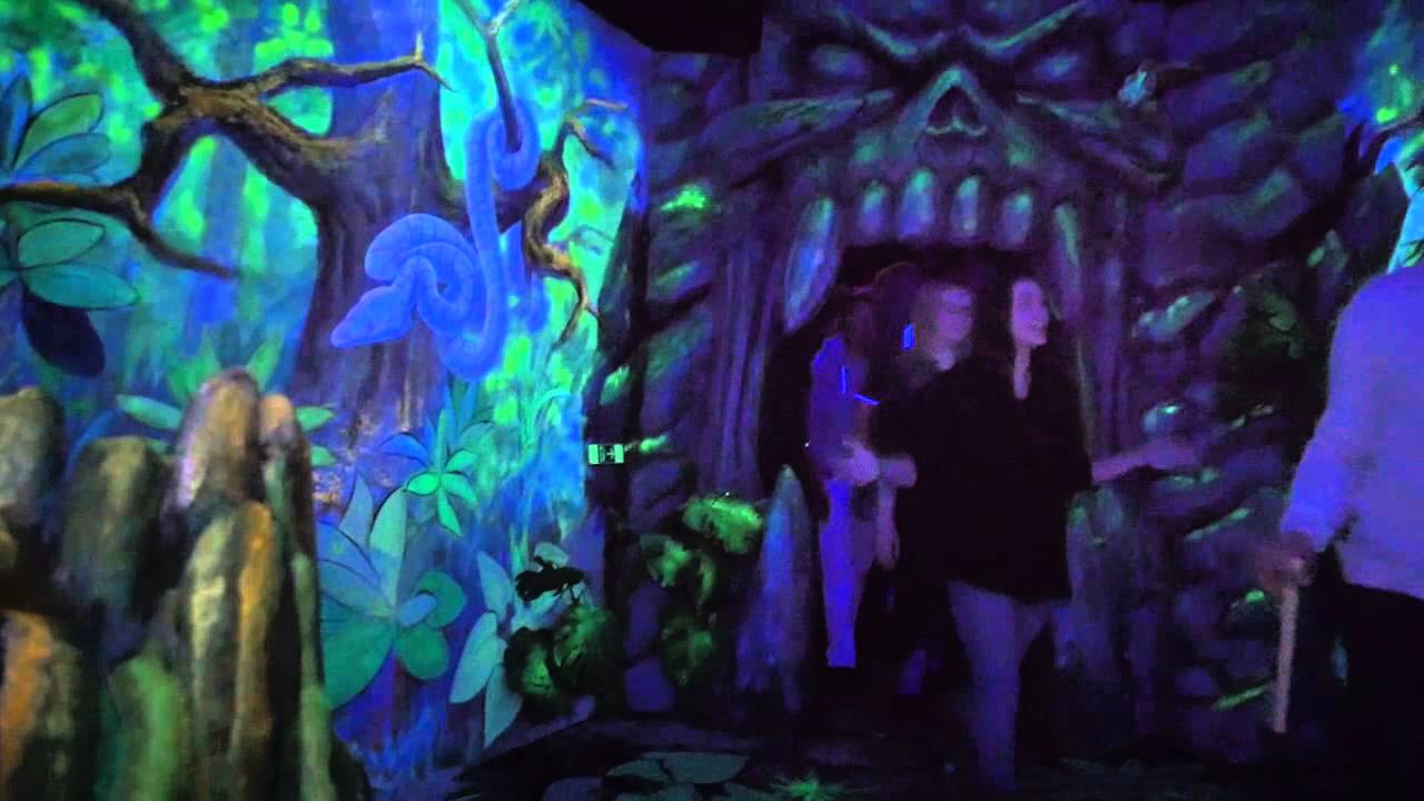 Schwarzlicht Minigolf in Lübeck – Bild 2