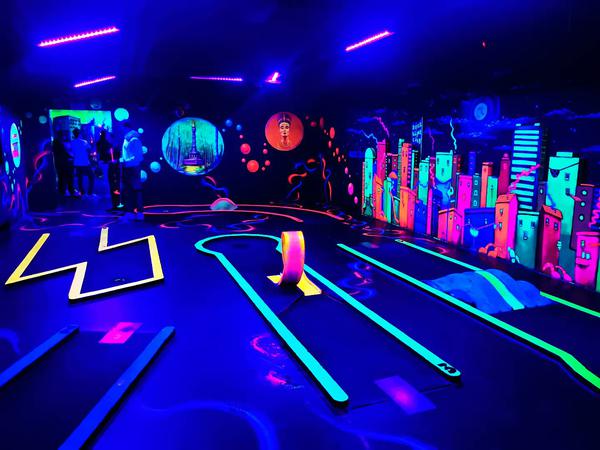 Schwarzlicht Minigolf Berlin – Bild 4