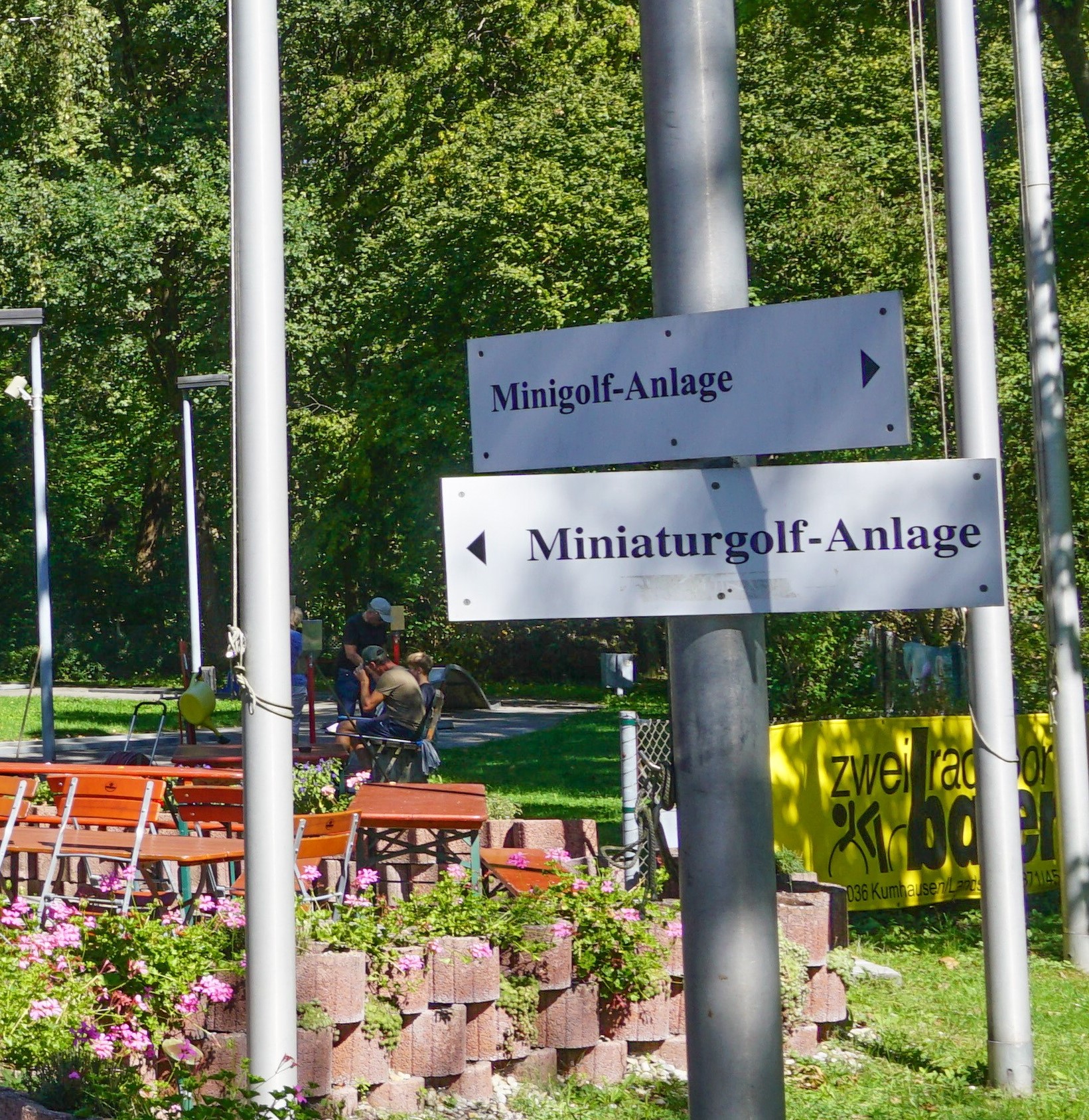 Minigolfanlage mit Imbiss und Gartenwirtschaft – Bild 3