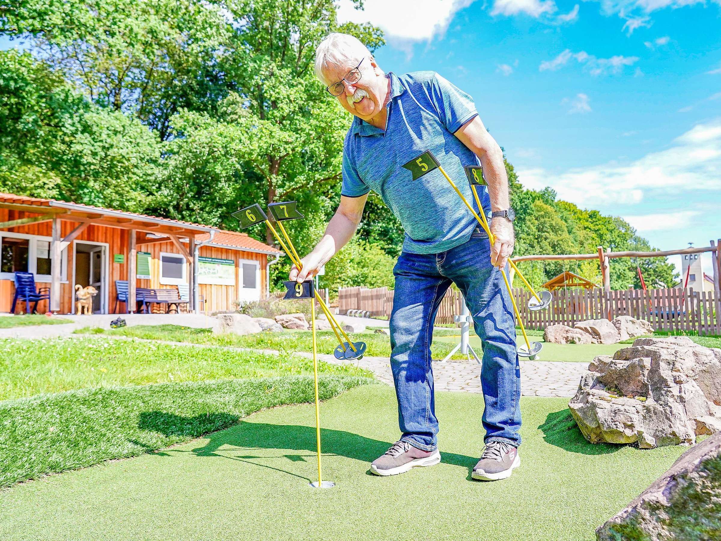 Minigolfanlage mit Imbiss und Gartenwirtschaft – Bild 6