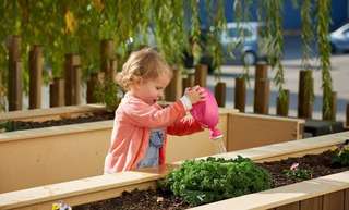 Little Green House Gland - multilingual creche public – Bild 3