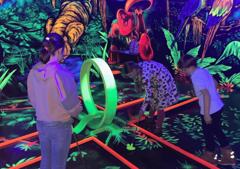 4D Schwarzlicht Minigolf Kiel – Bild 5