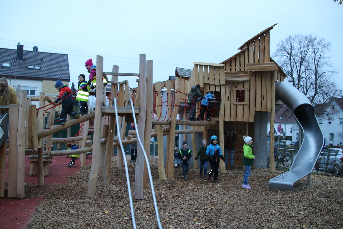 Spielplatz – Bild 1