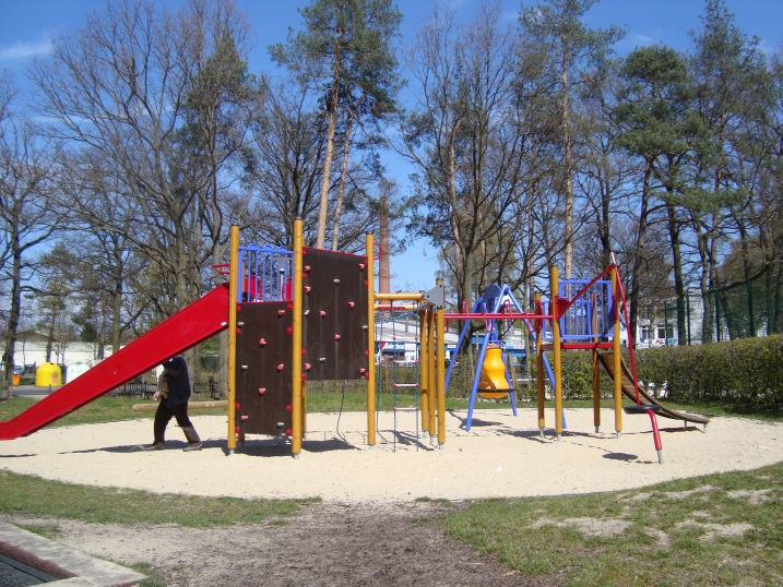 Spielplatz Niederkleiner Straße – Bild 1