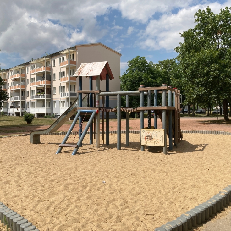 Spiel- & Fußballplatz – Bild 1