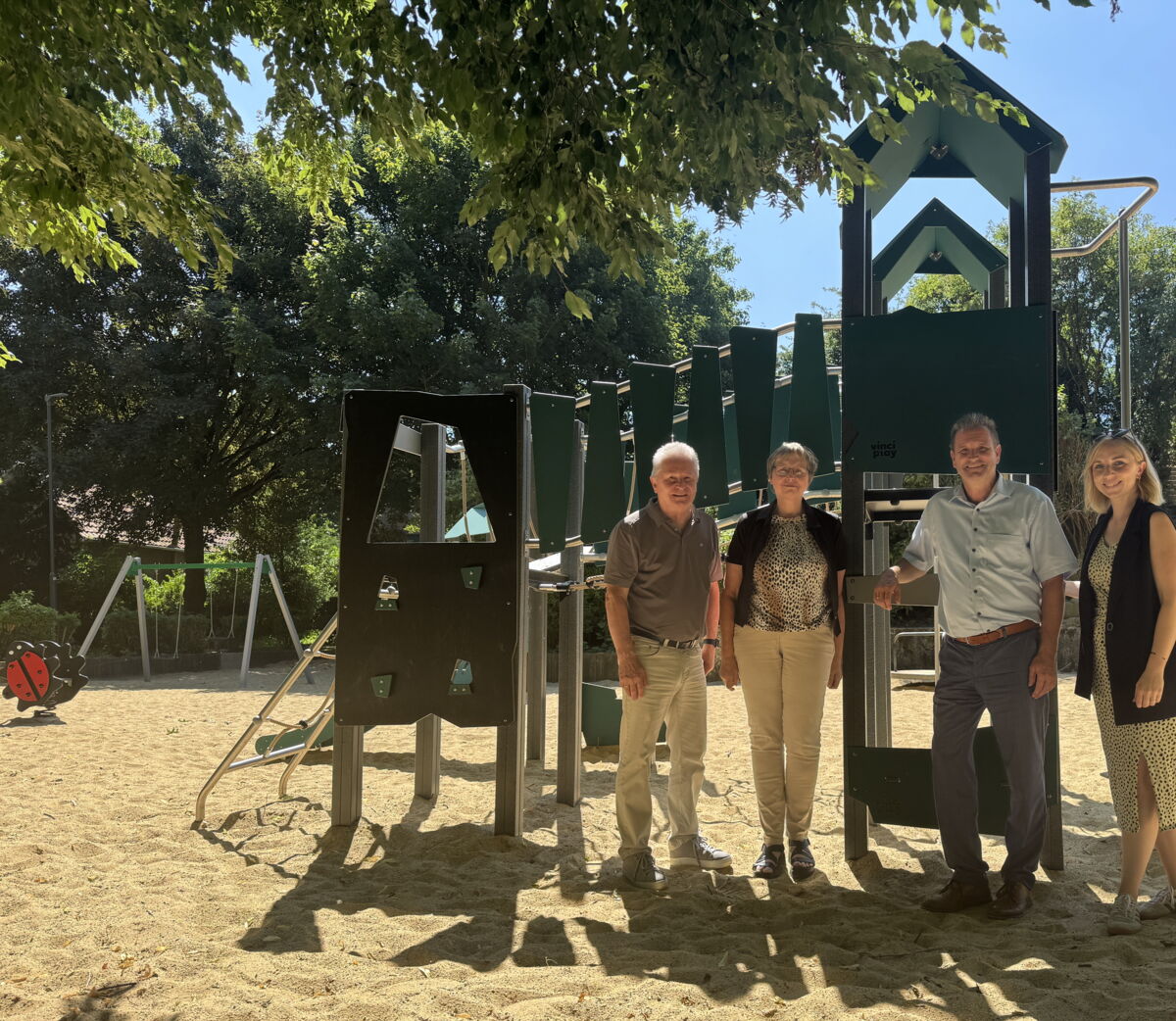 Spielplatz – Bild 1