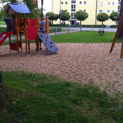 Spielplatz Kanalstraße-Laubenweg – Bild 1