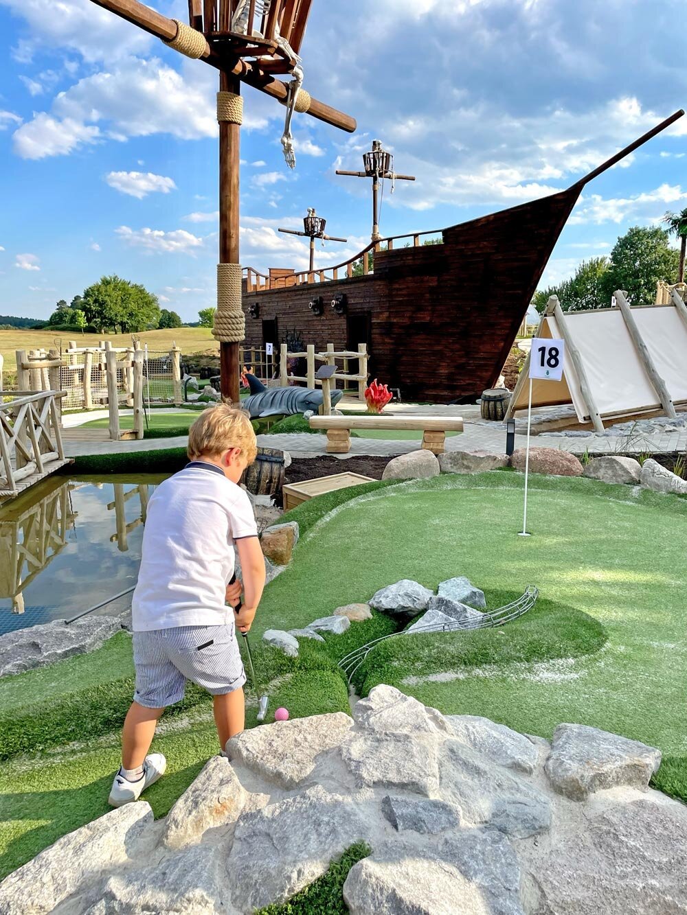 Adventure Minigolf Berlin "Pirate´s Island" – Bild 1