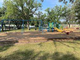 Churchill Park Tot Lot – Bild 1