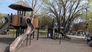 Churchill Park Tot Lot – Bild 2