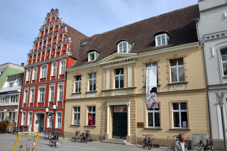 Stadtbibliothek Hans Fallada – Bild 1