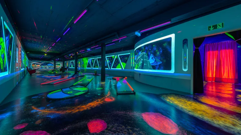 Schwarzlicht Semester Minigolf Essen – Bild 2